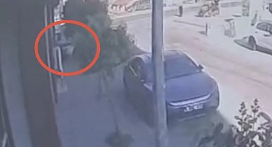 Ehliyetsiz gencin kullandığı otomobil motosiklet mağazasına daldı: 2,3 milyonluk zarar meydana geldi