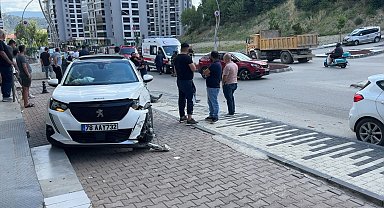 Ehliyetsiz sürücünün karıştığı kazada anne ile kızı yaralandı
