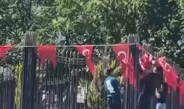 Elazığ'da çocukların 'Türk' bayrağı hassasiyeti