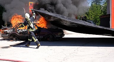 Elazığ'da itfaiye personellerine elektrikli araç yangınlarına müdahale eğitimi