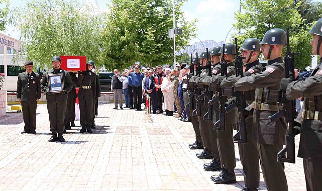 Elazığ'da Kıbrıs Gazisi Acar son yolculuğuna uğurlandı