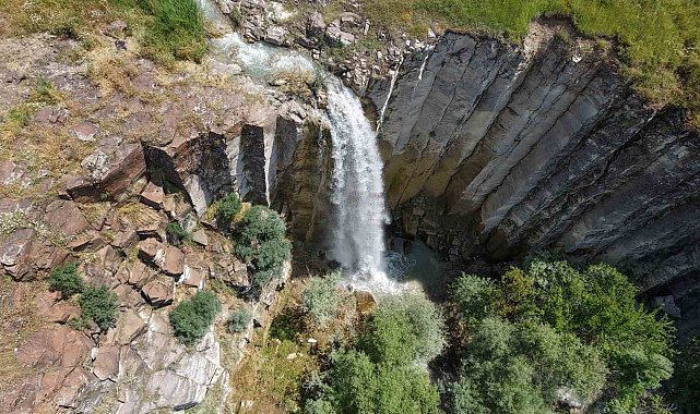 Elazığ'da saklı doğa harikası: Nişankaya Şelalesi ve doğal kanyon