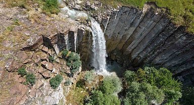 Elazığ'da saklı doğa harikası: Nişankaya Şelalesi ve doğal kanyon