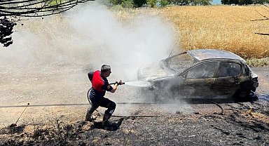 Elazığ'da yanan araç küle döndü