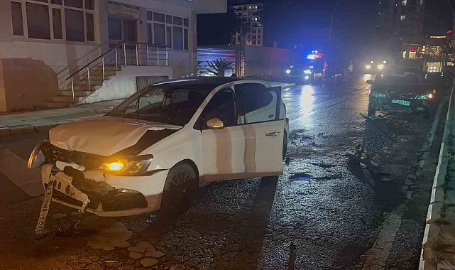 Elazığ'da zincirleme trafik kazası: 3 yaralı