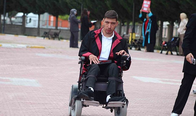Engel tanımayan azmiyle okulundan mezun oldu