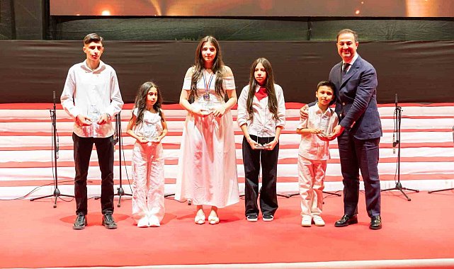 Erdem Koleji'nde mezuniyet heyecanı