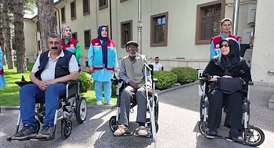 Erzincan'da ihtiyaç sahibi vatandaşlara akülü engelli aracı desteği