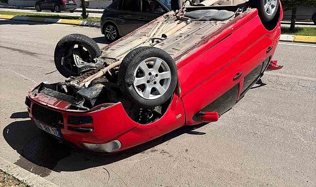 Erzincan'da otomobil takla attı: 1 yaralı