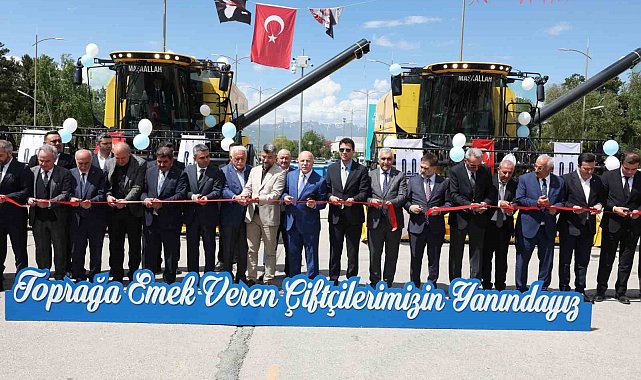 Erzurum'da bir ilk: Tarım makineleri parkına 2 biçerdöver, 4 römork eklendi