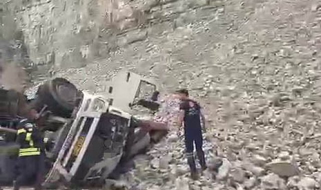 Erzurum'da feci kaza: Freni patlayan tırdan atlayan sürücü öldü, 2 kişi yaralandı