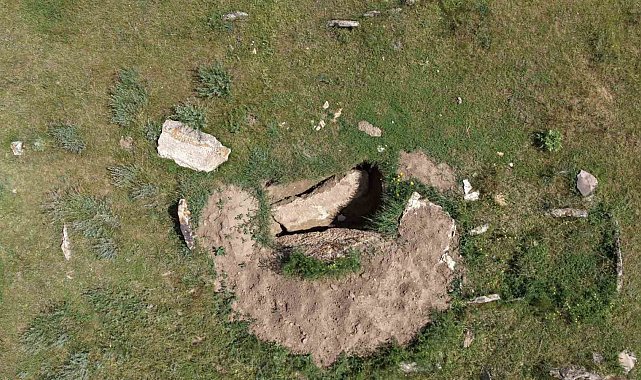 Erzurum'da iki asırlık mezarlığa defineci talanı