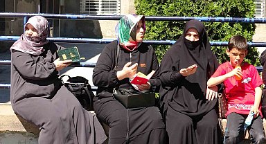 Erzurum'da LGS heyecanı; Öğrenciler sınavda, velileri dışarıda ter döktü