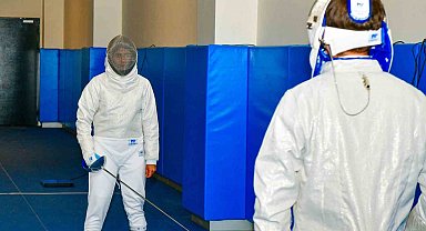 Esenyurt Belediyesi, gençleri disiplin ve stratejinin sporu eskrim ile buluşturuyor