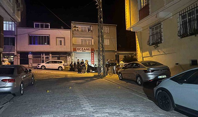 Esenyurt'ta iki grup arasında silahlı çatışma kamerada
