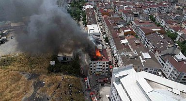 Esenyurt'ta korkutan çatı yangını: 4 binanın çatısına sıçradı