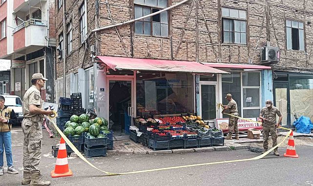 Eşini bıçaklayarak öldürdü, 1 kişiyi ağır yaraladı