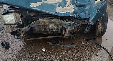Eskişehir-Afyonkarahisar yolunda feci kaza: 2'si ağır 4 yaralı