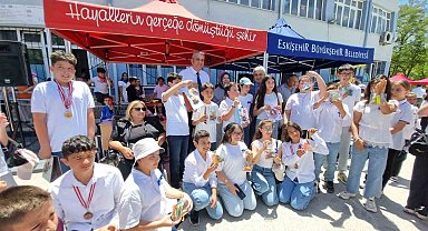 Eskişehir Mehmet Gedik Ortaokulu'nda 'mavi kapaklar' umuda dönüştü