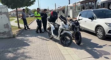 Eskişehir'de yaya geçidinde motosikletler çarpıştı
