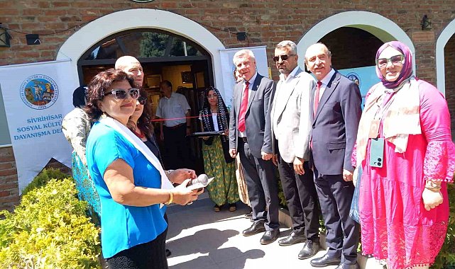 Eskişehir'de yıl sonu 'El Sanatları ve Nakış Sergisi' açıldı