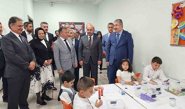 Eskişehir'de Zübeyde Hanım Özel Eğitim Anaokulu'nun yeni binası törenle açıldı