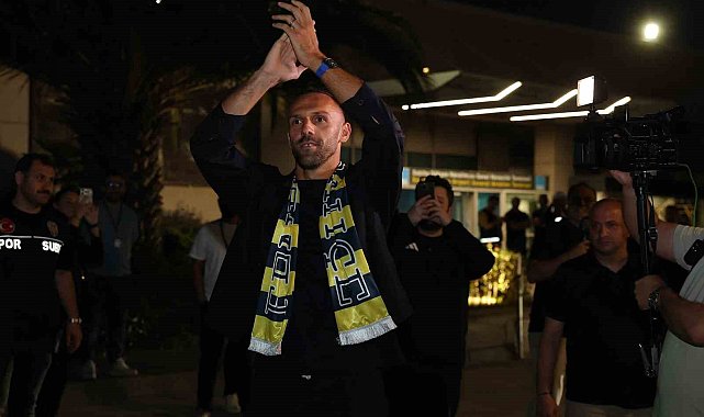 Fenerbahçe'nin yeni transferi Vedat Muriqi İstanbul'a geldi