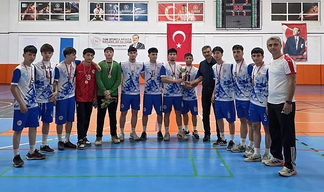 Futsalda şampiyonluk sevinci