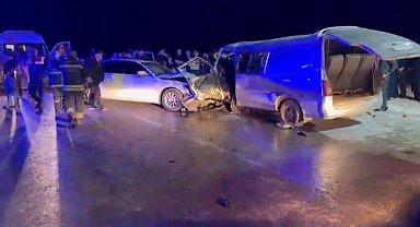 Gaziantep'te 2 araç kafa kafaya çarpıştı: 1 ölü, 12 yaralı