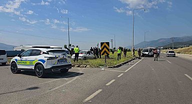 Gaziantep'te 2 otomobil kavşakta çarpıştı: 1 yaralı