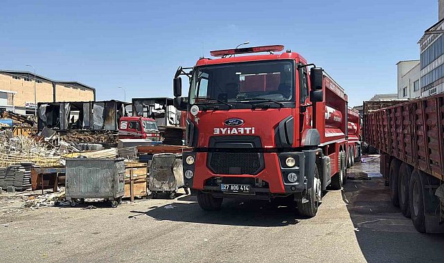 Gaziantep'te korkutan iş yeri yangını söndürüldü