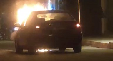 Gaziantep'te seyir halindeki otomobil alev aldı