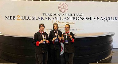 Gediz'in altın kızları 2 yıldır katıldığı her yarışmadan dereceyle döndüler