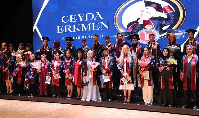 Geleceğin iletişimcileri mezuniyet heyecanı yaşadı