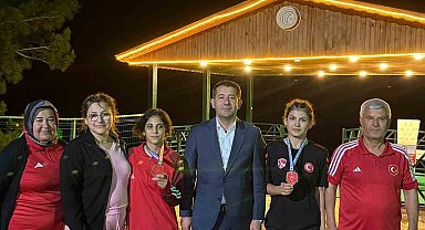 Genç güreşçiler Feke'nin gururu oldu