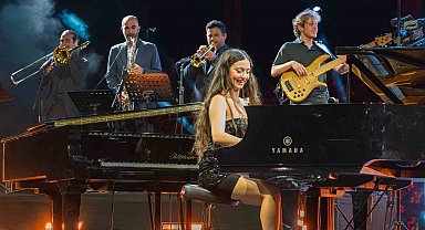 Genç Türk Müzisyen Su Yavuz, Türkiye'deki ilk konserini verdi