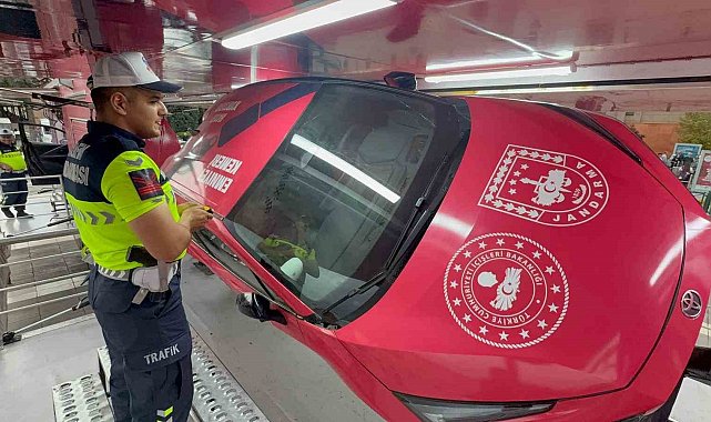 Gençler emniyet kemerinin önemini atılan takla sonrası anladı