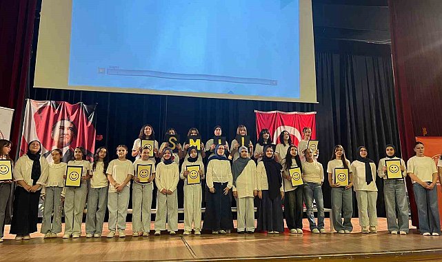 Gençler İngilizceyi sanatla buluşturdu