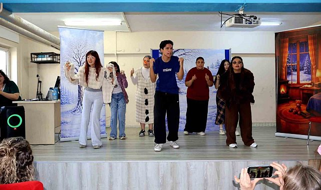 Gezici tiyatro, öğrencileri sanatla buluşturdu