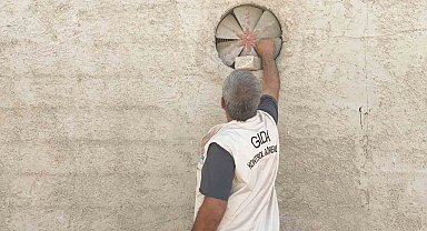 Gıda denetimine giden ekipler havalandırma deliğinden seslendi