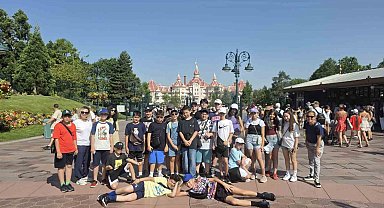 GKV'li öğrenciler Disneyland Paris'te