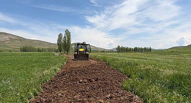 Gökçedere'de bozulan dağ ve arazi yollarında çalışma başlatıldı