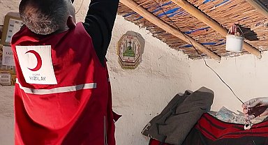Gölün ortasındaki adada yaşayan 93 yaşındaki kadının korkularına son veren iyilik kayıkla ulaştı