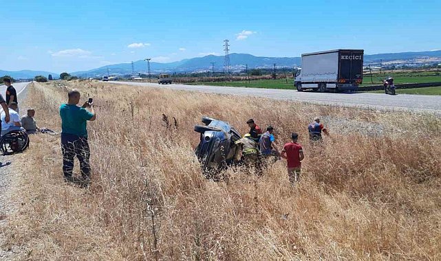 Gönen'de kontrolden çıkan otomobil refüje devrildi