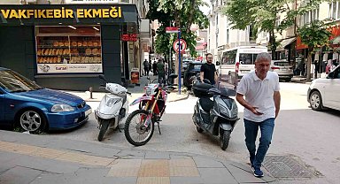 Görme engelli yolunu işgal etti