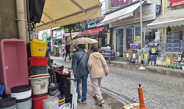 Gün boyu havanın sıcak olduğu Eskişehir'de yağışlar etkisini gösterdi