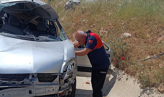 Hafif ticari araç takla attı: 1 ölü, 1 yaralı