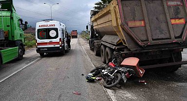Hafriyat kamyonuyla çarpışan motosikletin sürücüsü yaralandı