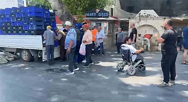 Halde alıcı bulamadığı 4 ton domatesi vatandaşlara ücretsiz dağıttı