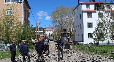 Hanak ilçesinde kilit parke çalışmaları başladı